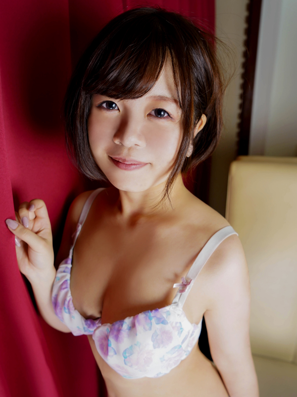 踊れ！チンチコリン・祇園店 えりか 18歳 T：152cm　B：86(G)　W：56　H：83